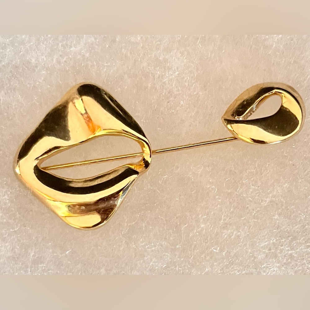 Modernist Gold-Tone Brooch Fluid Minimalist Stick Pin Abstract Artsy Unique Gift - Picture 6 of 7